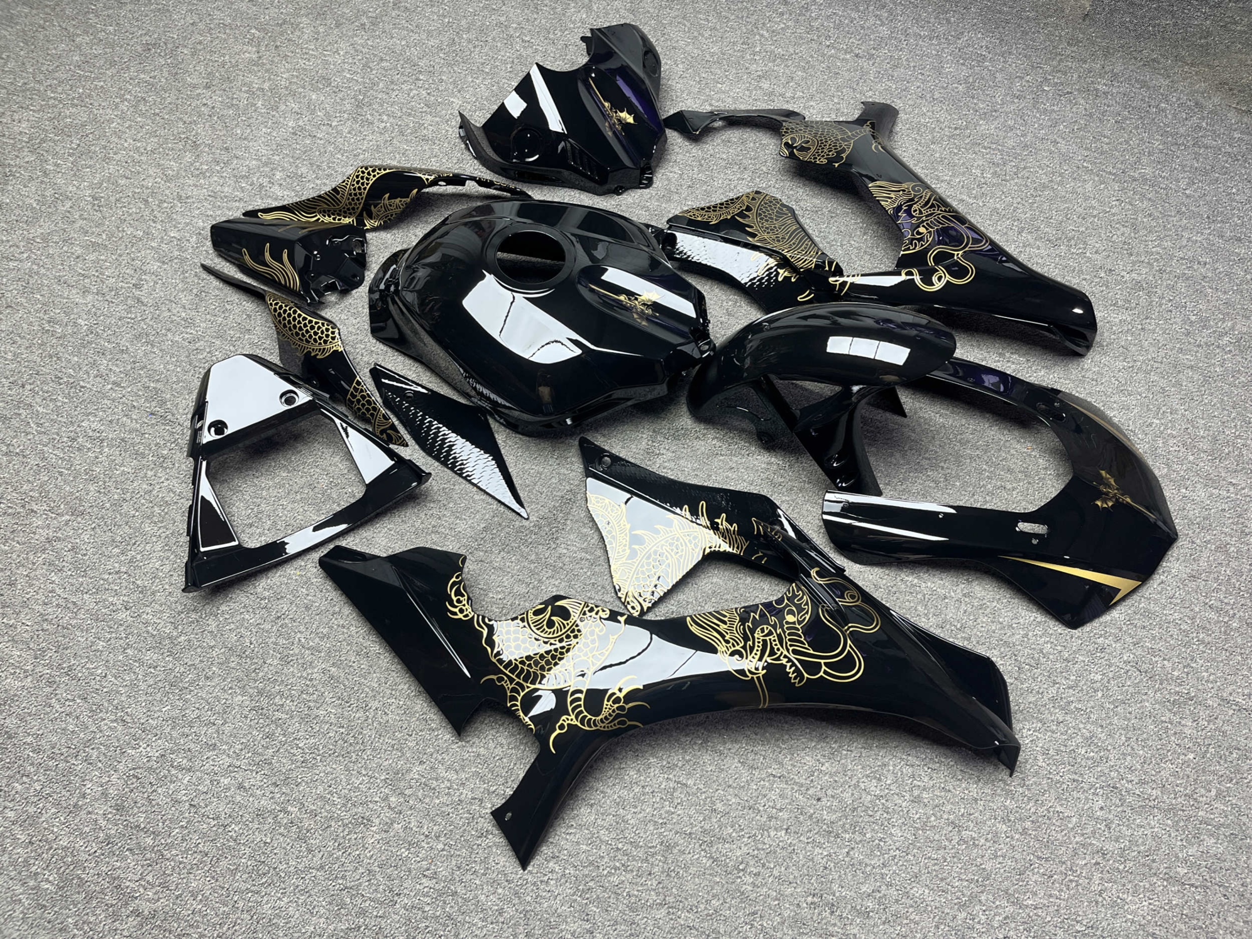 Yamaha R1 2015-2019 Gloss Black With Gold Dragon ABS Fairings | Motovation Frgs - Image 2